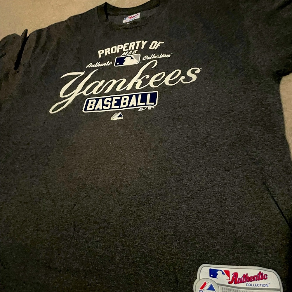 New York Yankees Majestic Tee XL lightly used